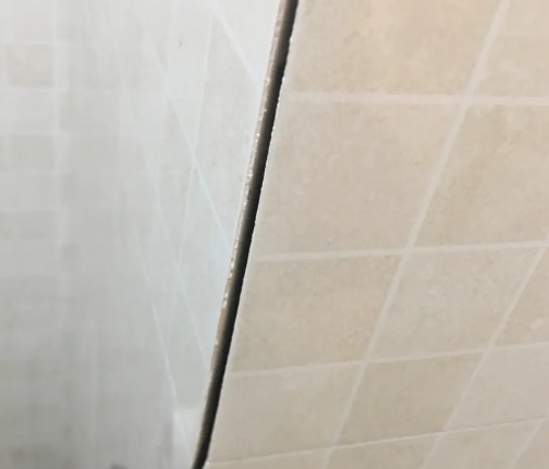 江城瓷砖空鼓维修公司分享阳台瓷砖脱落的修复过程可以分为以下几个步骤
